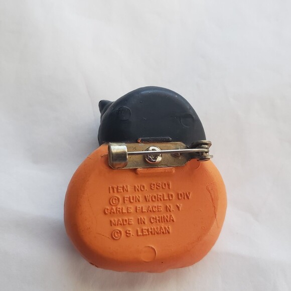 Vintage Halloween Pin Black Cat on Pumpkin Resin Safety Pin Back Costume Jewelry - Picture 4 of 7